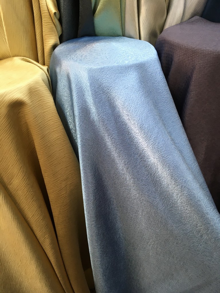 ซื้อผ้าม่านยกม้วน ที่ บริษัท แฟบริค พลัส คลังผ้าม่านที่มีจำนวนผ้าให้เลือกมากที่สุดแห่งหนึ่งในประเทศ