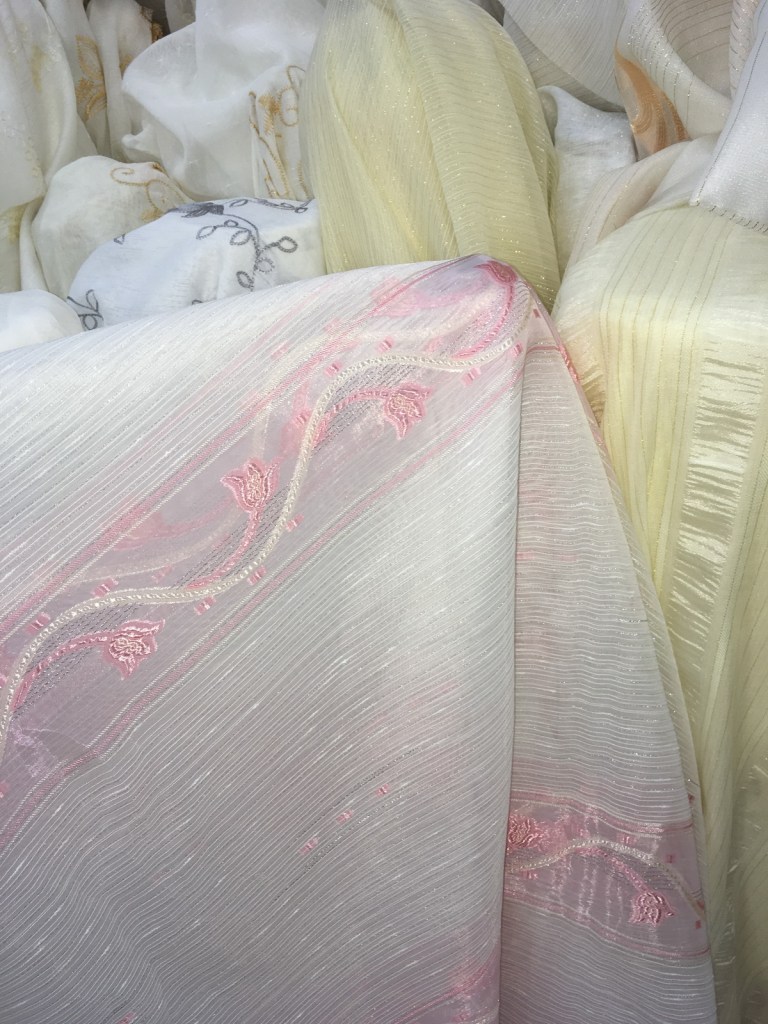 ผ้าม่านโปร่ง ลายทางชมพู สวย ร้านผ้าม่านพาหุรัด