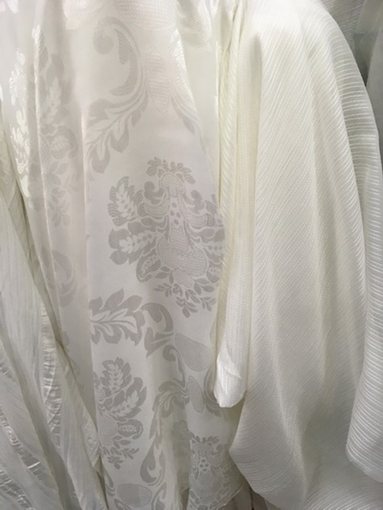 ผ้าม่านโปร่ง ลายในตัว สวย หรู ร้านผ้าม่านอยู่ติดถนนพาหุรัด