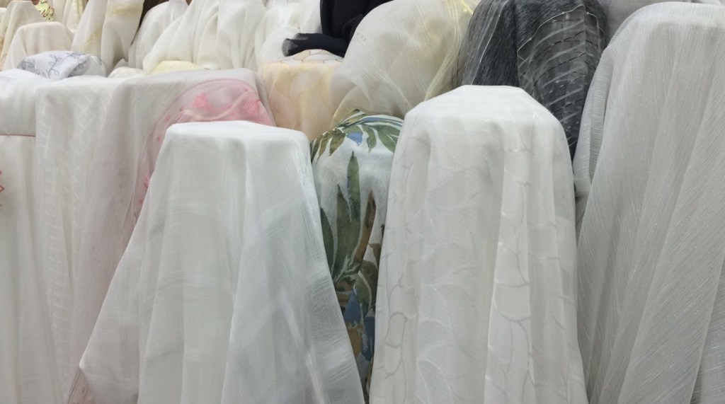 ซื้อผ้าม่านยกม้วน ที่ บริษัท แฟบริค พลัส คลังผ้าม่านที่มีจำนวนผ้าให้เลือกมากที่สุดแห่งหนึ่งในประเทศ