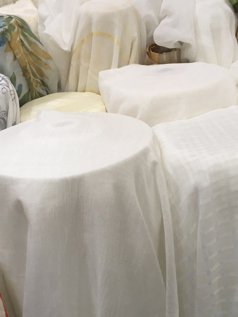 ซื้อผ้าม่านยกม้วน ที่ บริษัท แฟบริค พลัส คลังผ้าม่านที่มีจำนวนผ้าให้เลือกมากที่สุดแห่งหนึ่งในประเทศ