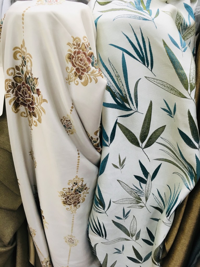 ผ้าหุ้มเบาะ เนื้อหนา เงา หน้ากว้าง 2.80 เมตร สีสวย