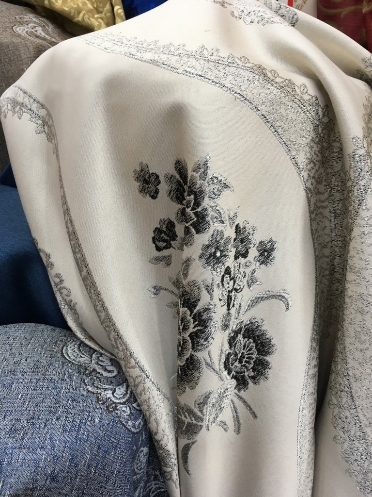 ผ้าหุ้มเบาะ สีเทา ลวดลายทอ Yarn Dye สวย หรู เนื้อผ้าหนานุ่ม