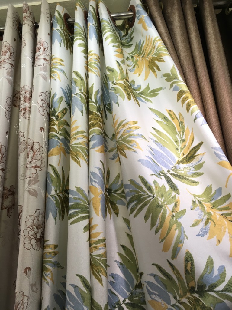 ผ้าม่านลายดอกไม้สวยๆ จำหน่ายราคาส่ง ที่ร้านผ้าม่าน ATM Decor บริษัท แฟบริค พลัส พาหุรัด