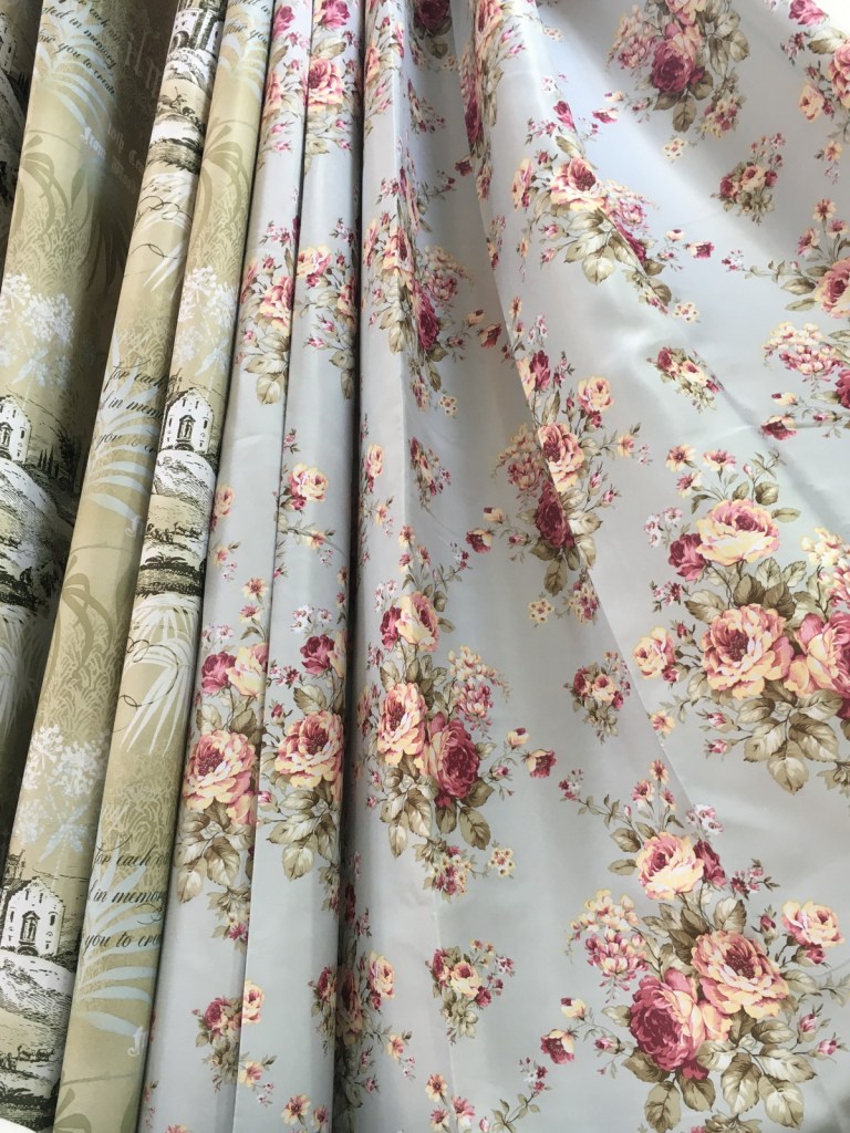 ผ้าม่านลายดอกไม้สวยๆ จำหน่ายราคาส่ง ที่ร้านผ้าม่าน ATM Decor บริษัท แฟบริค พลัส พาหุรัด