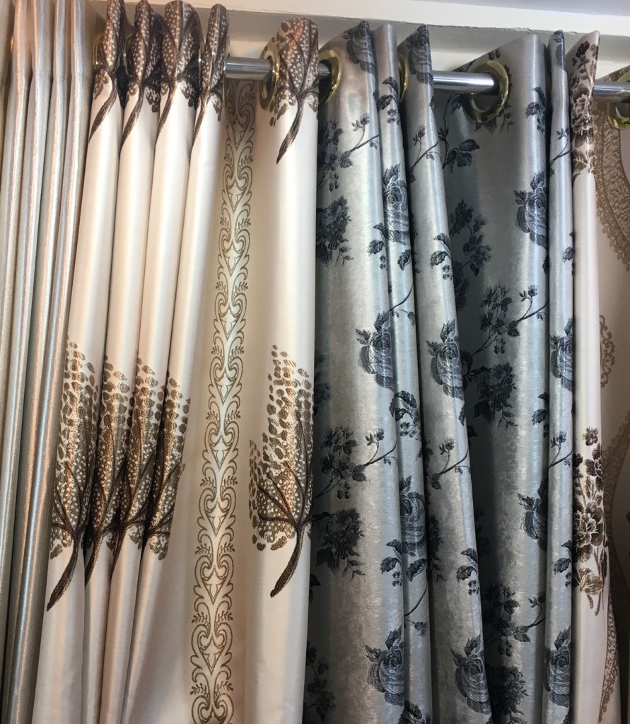 ผ้าม่านลายดอกไม้สวยๆ จำหน่ายราคาส่ง ที่ร้านผ้าม่าน ATM Decor บริษัท แฟบริค พลัส พาหุรัด