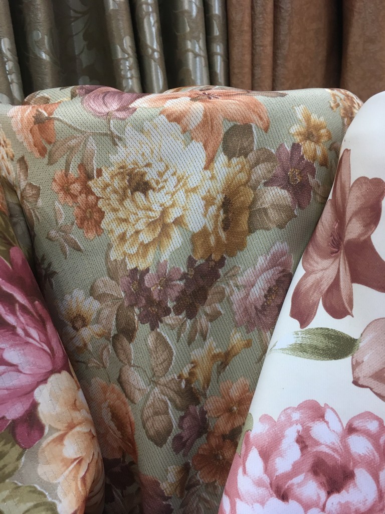 ผ้าหุ้มเบาะลายดอกไม้ ดิ้นทอง หน้ากว้าง 2.80 เมตร