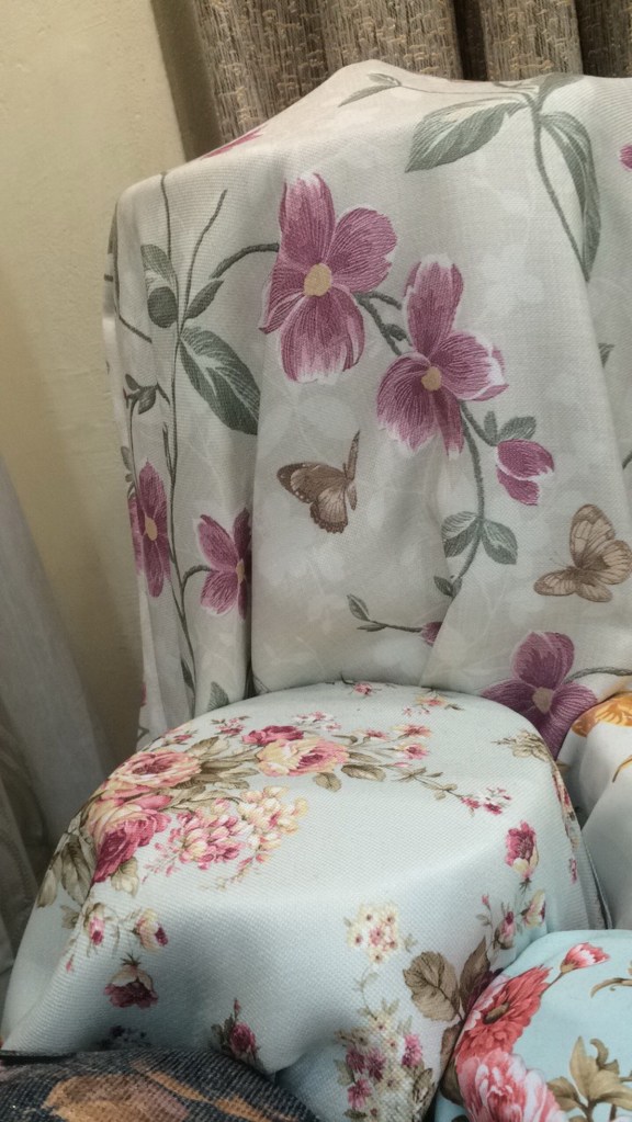 ผ้าม่านลายดอกไม้สวยๆ จำหน่ายราคาส่ง ที่ร้านผ้าม่าน ATM Decor บริษัท แฟบริค พลัส พาหุรัด