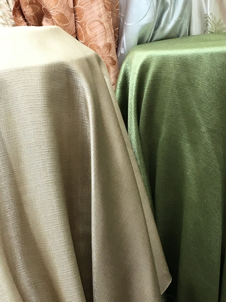 ผ้าหุ้มเบาะ เนื้อหนา เงา หน้ากว้าง 2.80 เมตร สีสวย