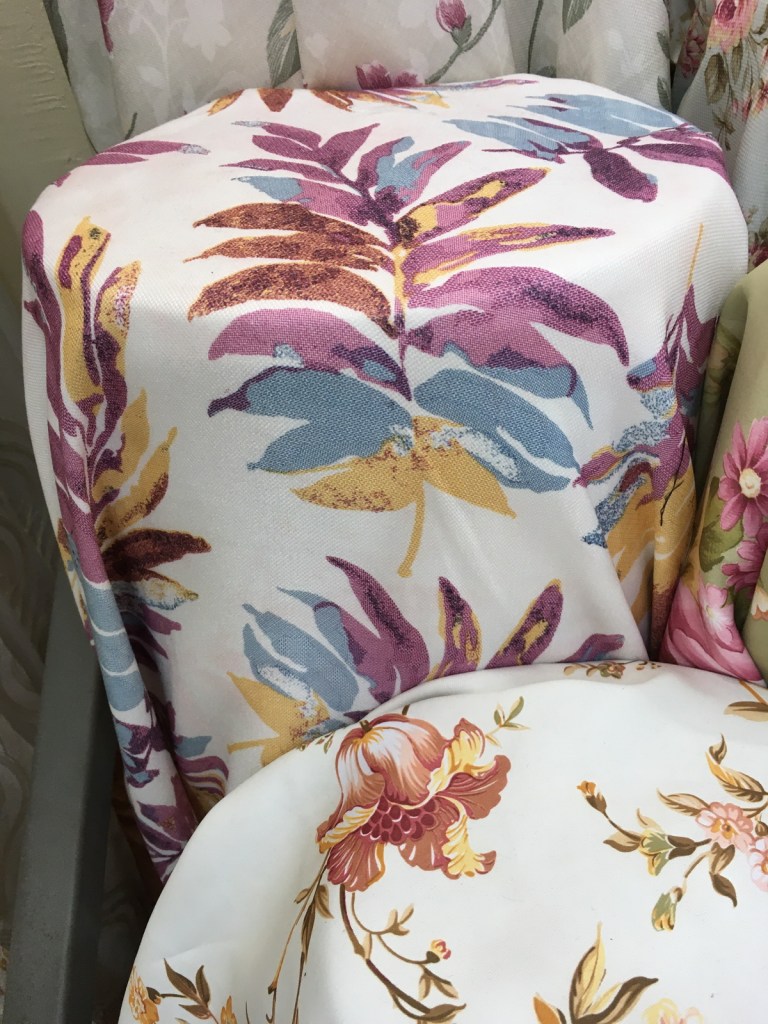 ผ้าหุ้มเบาะลาย Tropical มีหลายสีให้เลือก