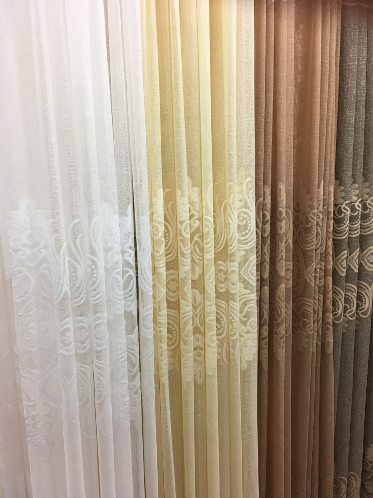 ผ้าม่านโปร่งลายปัก มีหน้ากว้างพิเศษ สำหรับตัดเย็บผ้าม่านแบบไร้รอยต่อ